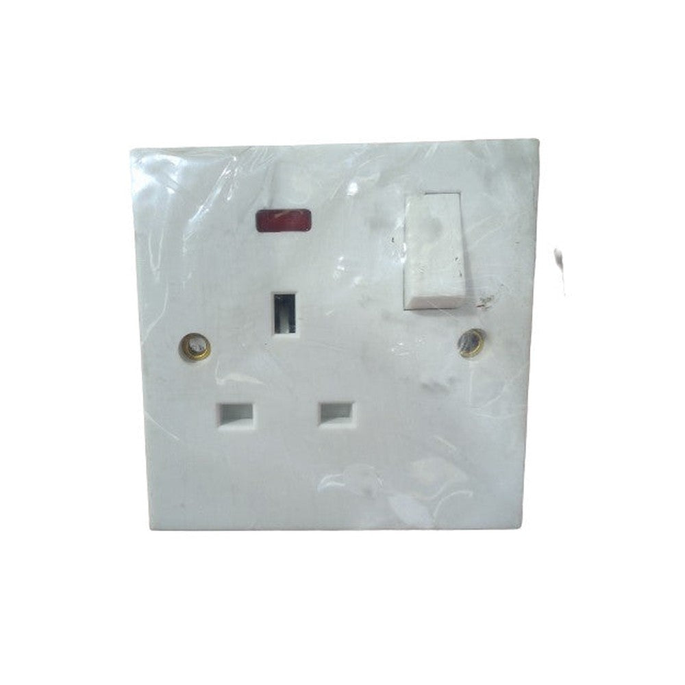 BG 925 WHITE SQUARE EDGE Single Switched Socket with Neon 1 Gang Home Office