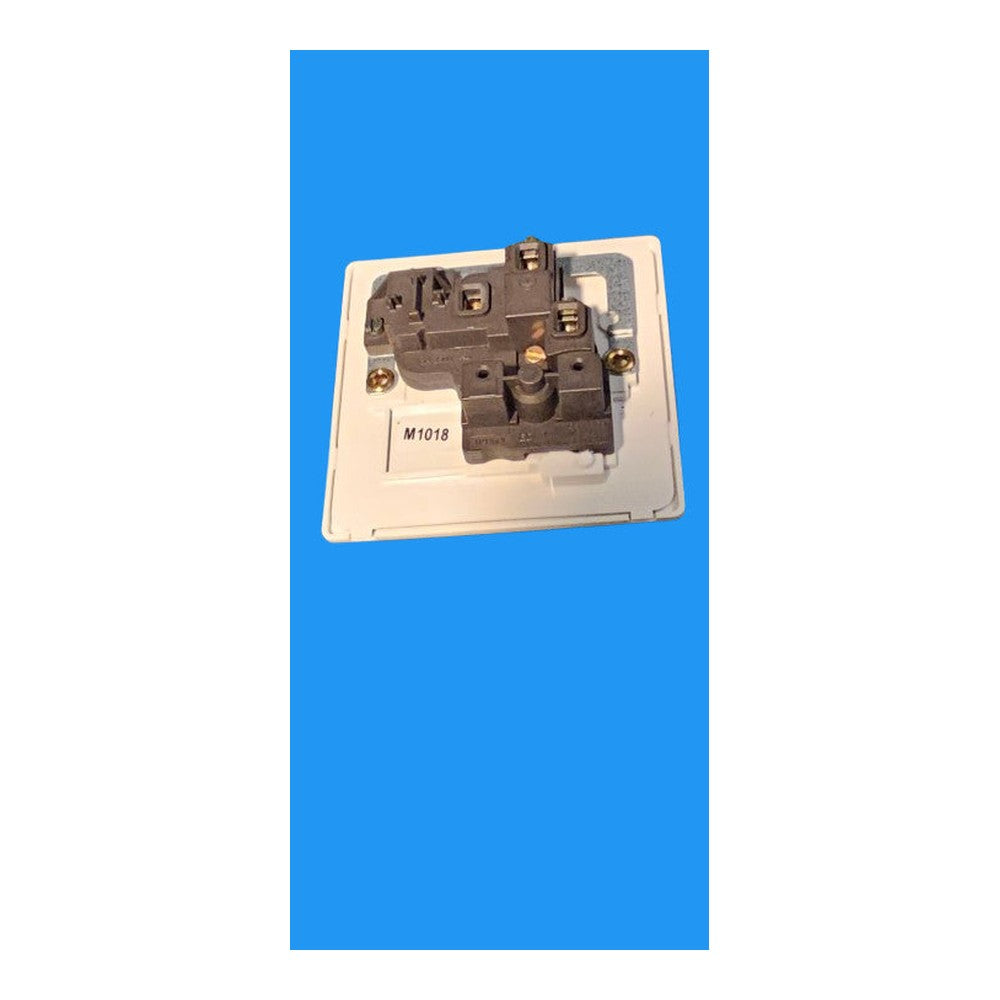 Mk 13A Single Switched Socket Removable Faceplate White AVANT 33757RPWHIBQS2