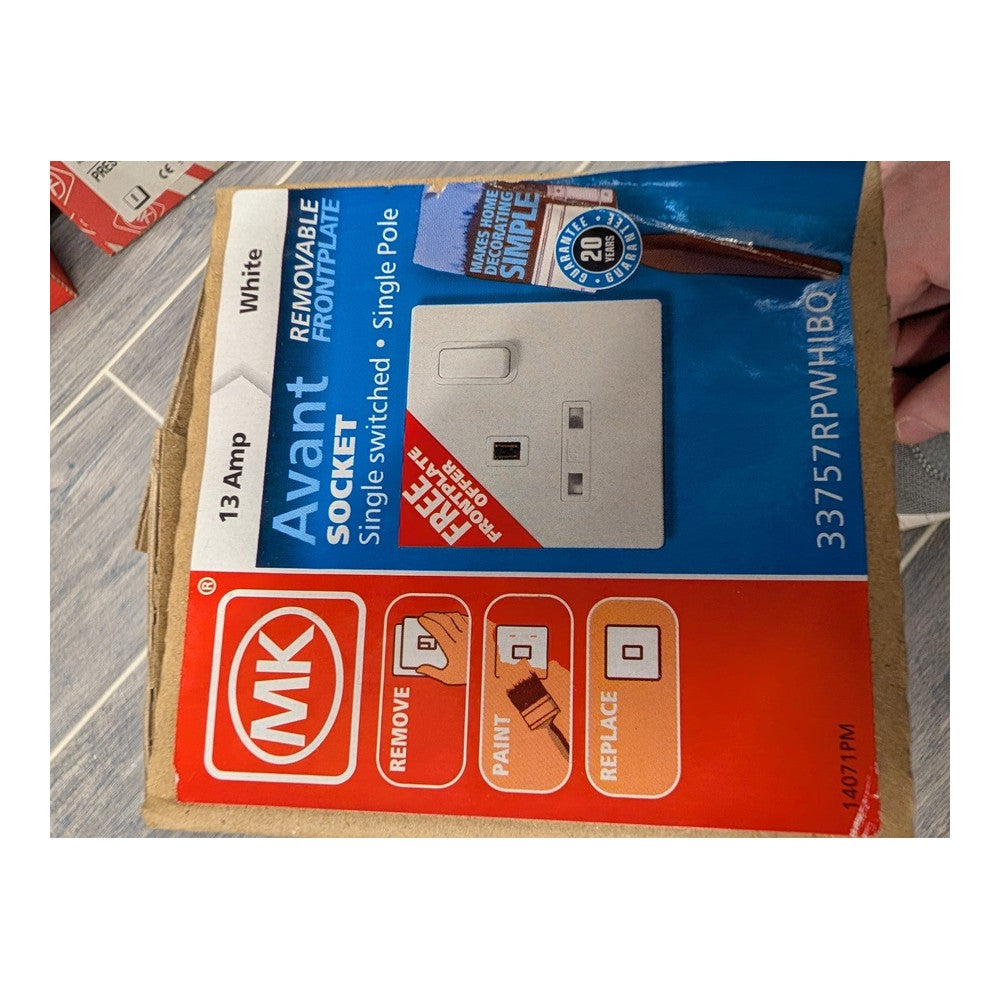 Mk 13A Single Switched Socket Removable Faceplate White AVANT 33757RPWHIBQS2