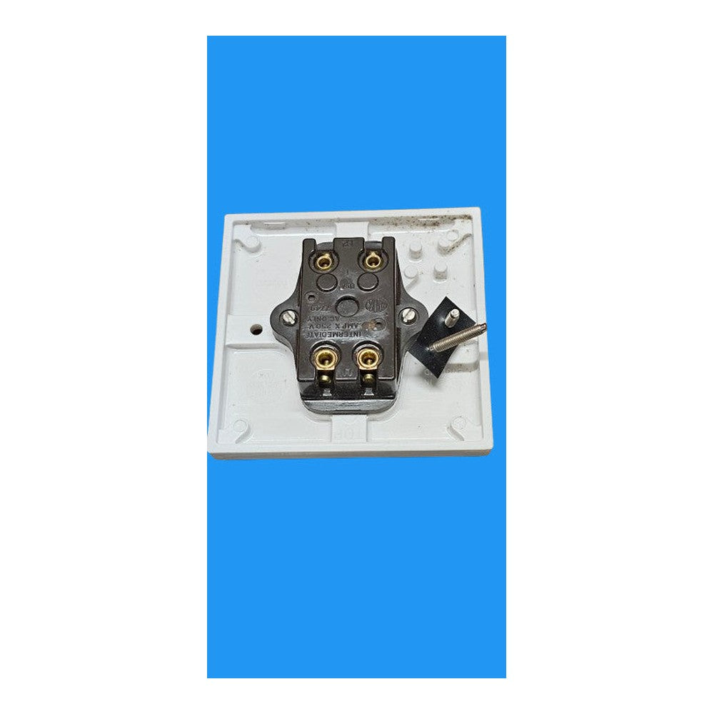 M.K. 6 AMP 1 Gang Plateswitch Flush Intermediate 4875 WHI